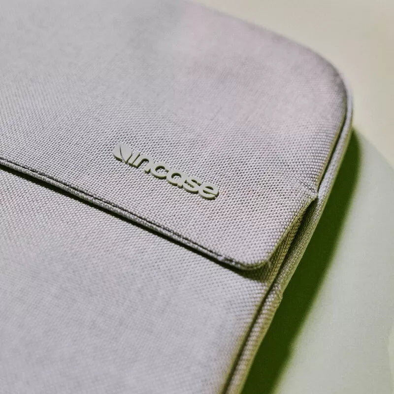 Incase Crosstown Sleeve su Woolenex - dėklas su kišenėle, skirtas MacBook Pro 14" (M4/M3/M2/M1/2024-2021) (Limestone)