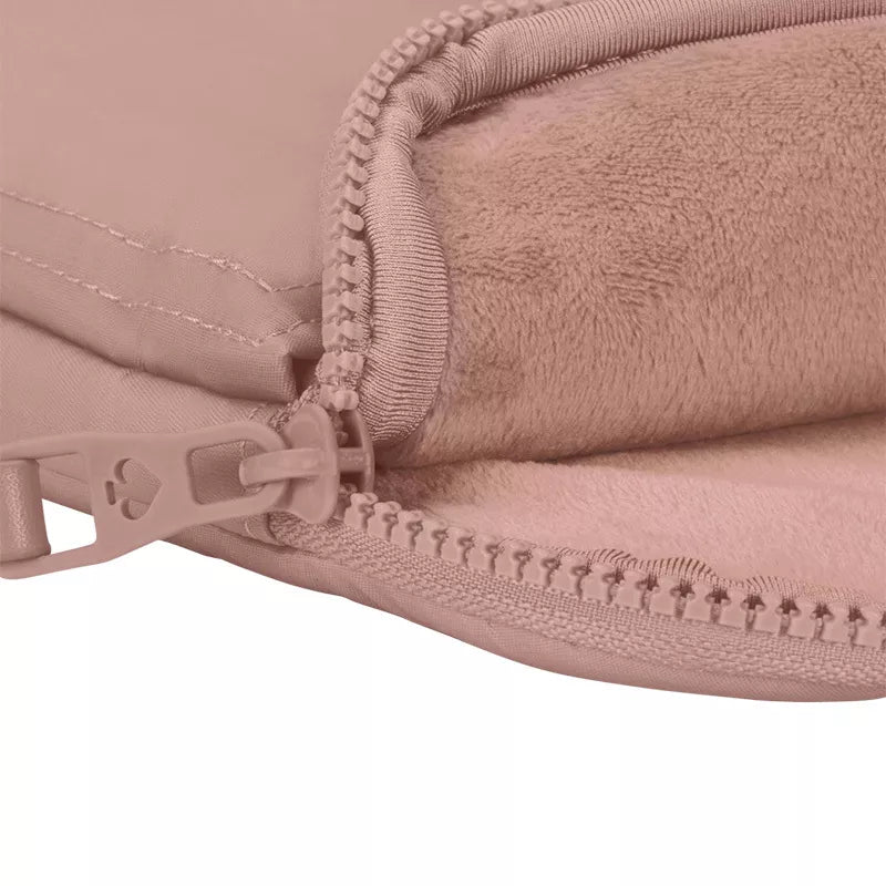 Kate Spade New York Pūstas dėklas – MacBook Pro 16" / Nešiojamojo kompiuterio 16" (Madison Rouge Nailonas)