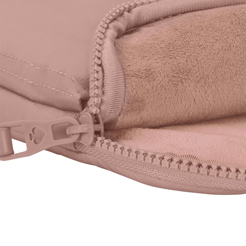 Kate Spade New York Pūstas dėklas – MacBook Pro 16" / Nešiojamojo kompiuterio 16" (Madison Rouge Nailonas)