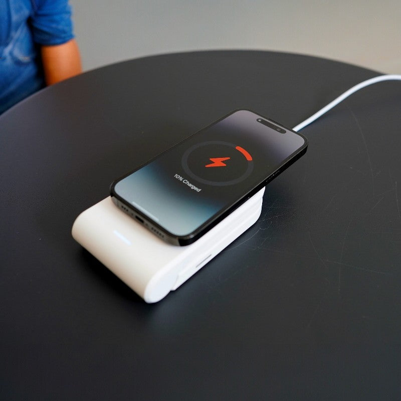 STM ChargeTree MAG – 3-in-1 mobilusis belaidis įkroviklis su MagSafe (baltas)