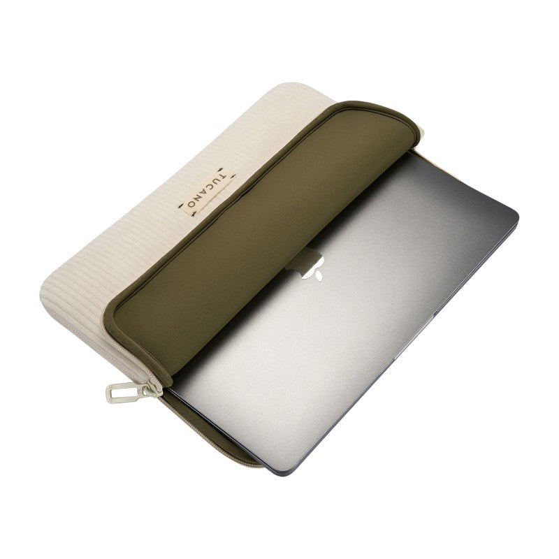 TUCANO Velluto 2 – dėklas „MacBook Air 13" (M4/M3/M2/M1/2025-2018) / Pro 13" / Nešiojamojo kompiuterio 12" (kremas)