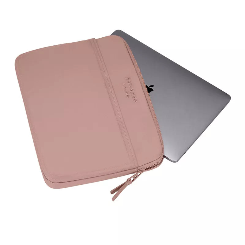 Kate Spade New York pūsto audinio dėklas – MacBook Pro 14" / Nešiojamojo kompiuterio 14" dėklas (Madison Rouge Nailonas)