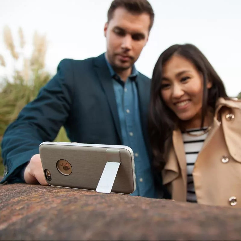 Moshi iGlaze Kameleon – kietas dėklas su stovu, skirtas iPhone 6s Plus / iPhone 6 Plus (plieno juodas)