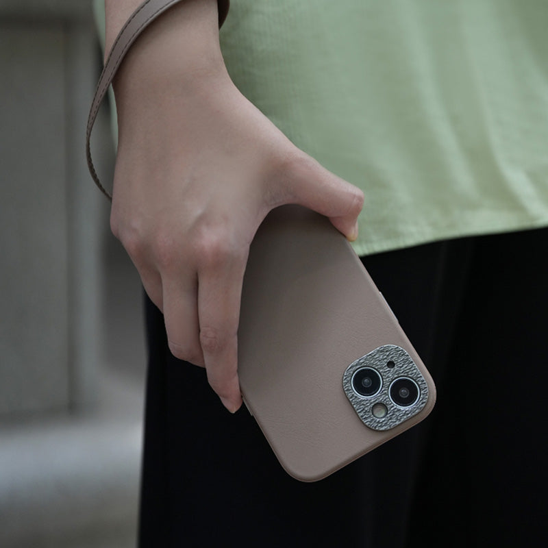 Moshi Napa MagSafe - odinis dėklas, skirtas „iPhone 15“ („Woodsmoke Brown“)