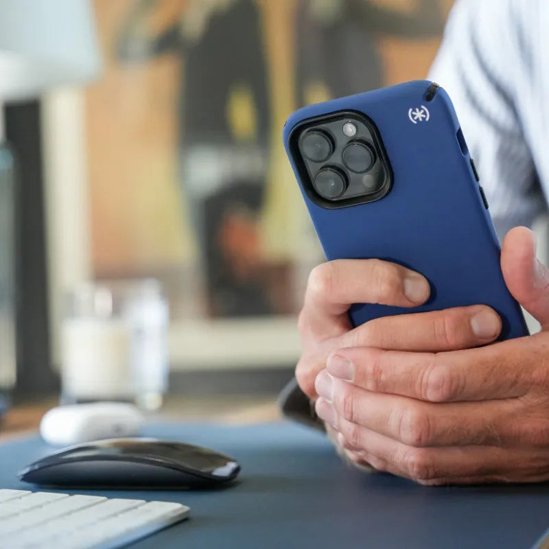Speck Presidio2 Pro - Antibakterialinis dėklas iPhone 15 Plus / 14 Plus (Coastal Blue / Black / White)