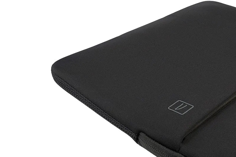 Tucano Top Second Skin – dėklas MacBook Pro 14" („M5/M4/M3/M2/M1/2026-2021“ modeliams) (juodas)