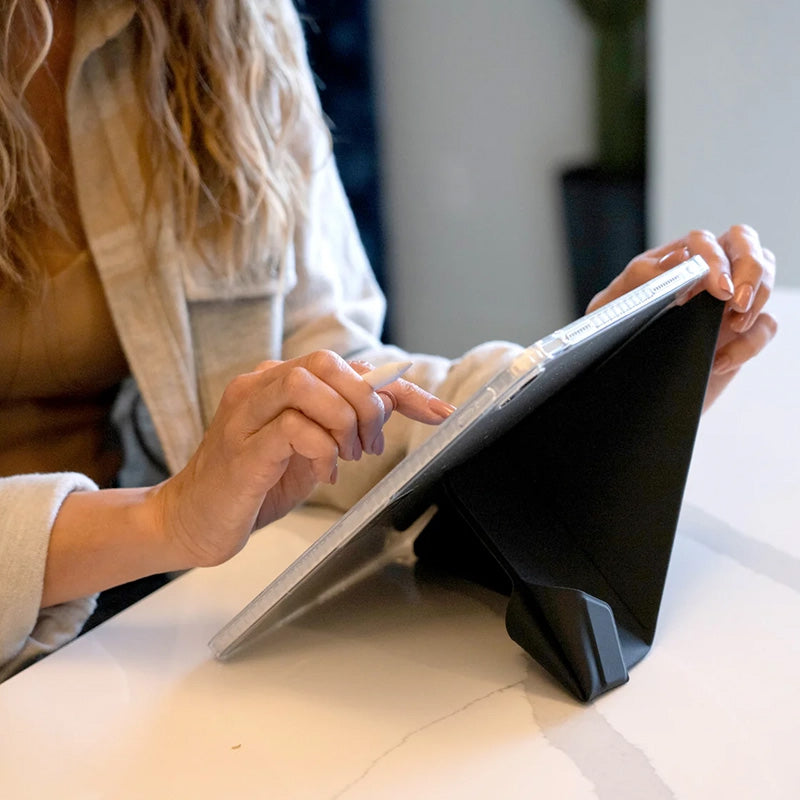 STM OPP – dėklas skirtas iPad Air 13" M3 (2025) / M2 (2024) (juodas)