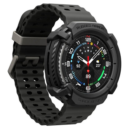Spigen Rugged Armor – Dėklas, skirtas Samsung Galaxy Watch 8 Classic 46 mm (Matinis juodas)
