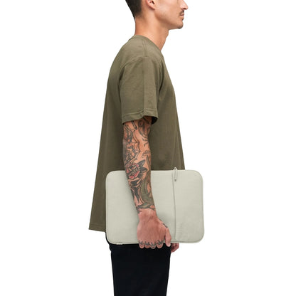 Incase Crosstown Sleeve su Woolenex – Dėklas su kišene skirtas MacBook Pro 16" (M4/M3/M2/M1/2024–2021) (juodas)