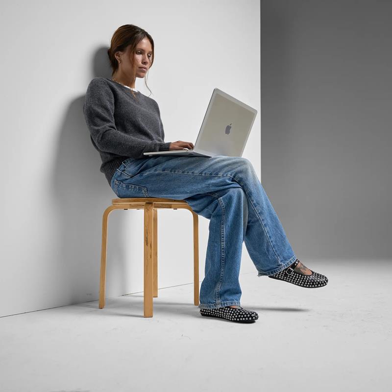 Incase Edge kieto korpuso dėklas – dėklas, skirtas MacBook Air 13" M4 (2025) / M3 (2024) / M2 (2022) (skaidrus)