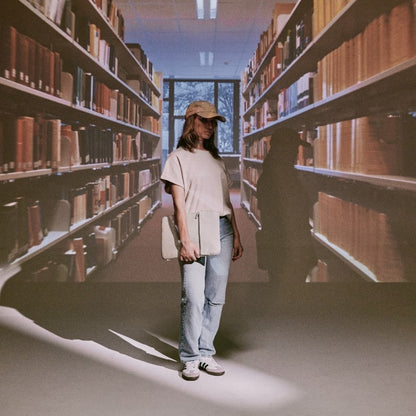 Incase Crosstown Sleeve su Woolenex – Dėklas su kišene skirtas MacBook Pro 16" (M4/M3/M2/M1/2024–2021) (juodas)