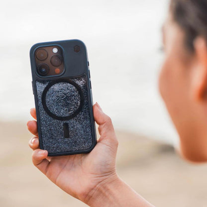 STM Relax Sand MagSafe – „iPhone 15 Pro“ dėklas (juodas / pilkas)