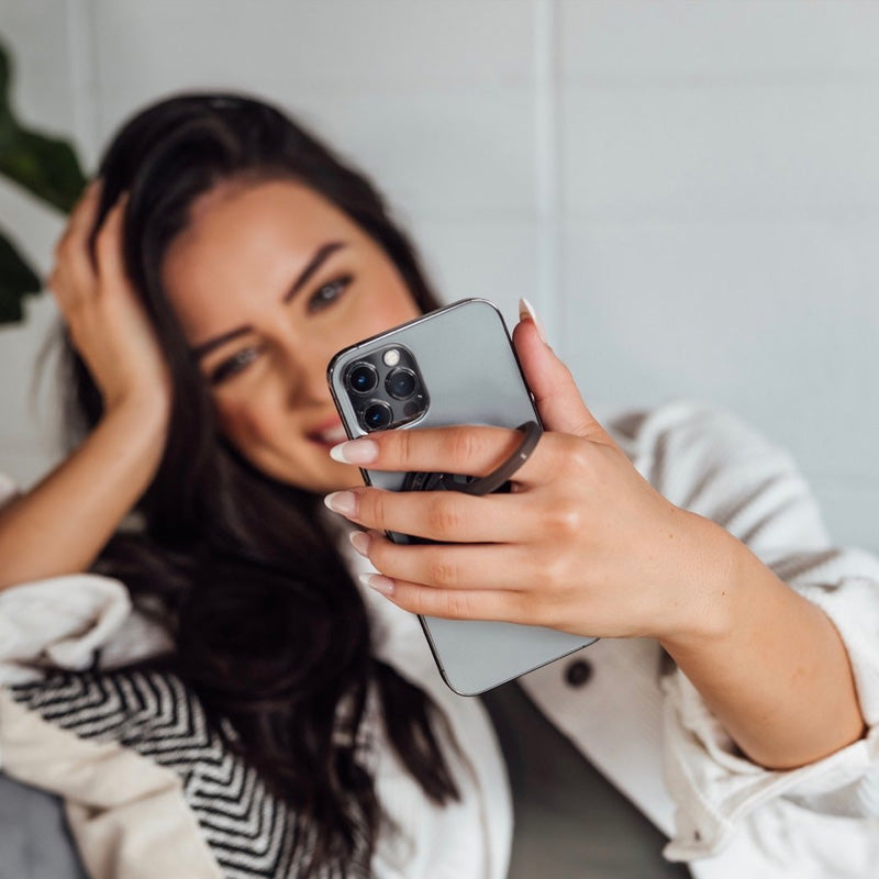 STM MagLoop – „iPhone“ piršto kilpa ir butelių atidarytuvas – juodas