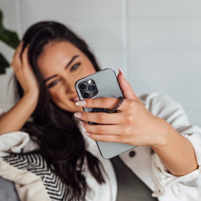 STM MagLoop – „iPhone“ piršto kilpa ir butelių atidarytuvas – juodas