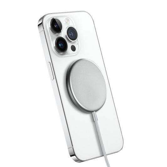 Crong MagSpot – Aliuminio belaidis „MagSafe“ įkroviklis (sidabriškai baltas)