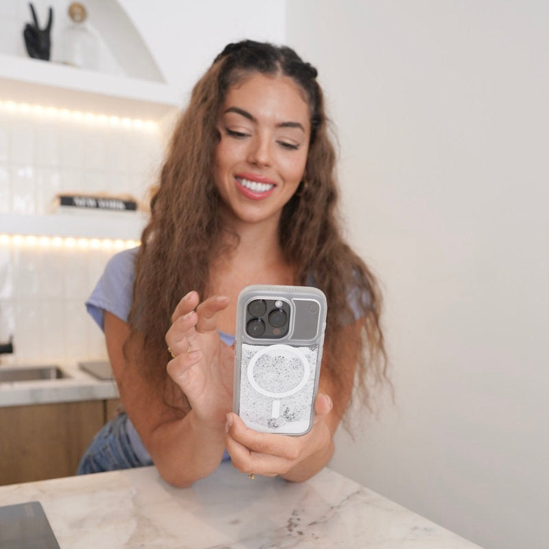 STM Relax Sand MagSafe – „iPhone 15 Pro Max“ dėklas (skaidrus / baltas)