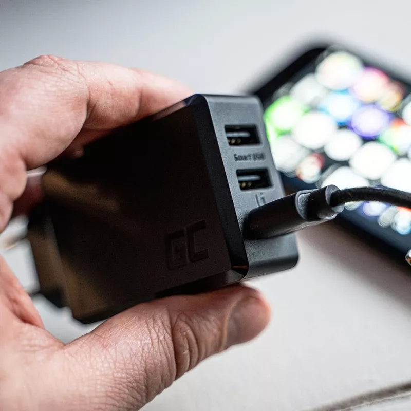 3 jungčių įkroviklis GC ChargeSource3 3xUSB 30W su greituoju „Ultra Charge“ ir „Smart Charge“ įkrovimu