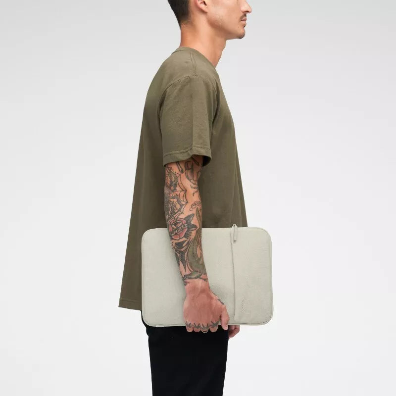 Incase Crosstown Sleeve su Woolenex - dėklas su kišenėle, skirtas MacBook Pro 14" (M4/M3/M2/M1/2024-2021) (Limestone)