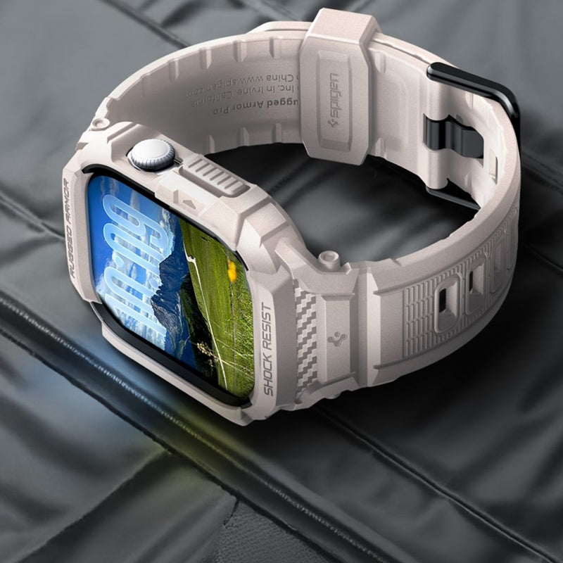 Spigen Rugged Armor Pro V2 – Dirželis su dėklu Apple Watch 10/11 46mm (Smėlio spalvos)