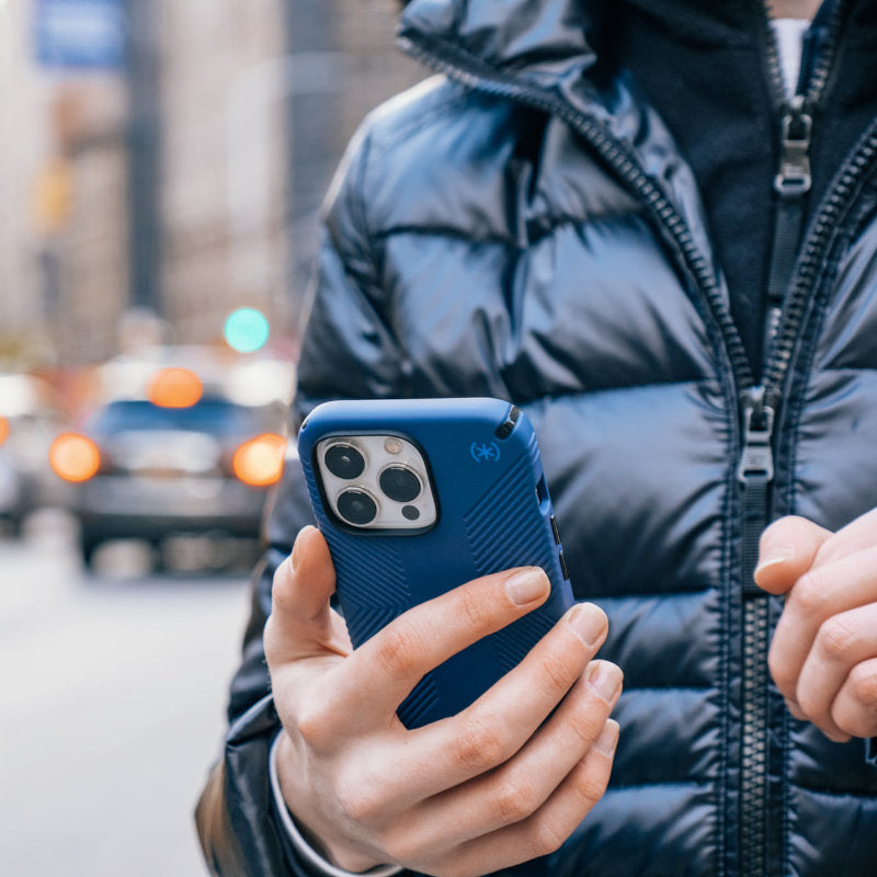 Presidio2 Grip – dėklas, skirtas „iPhone 15 Plus / 14 Plus“ su „MICROBAN“ danga (pajūrio mėlyna / juoda / balta)