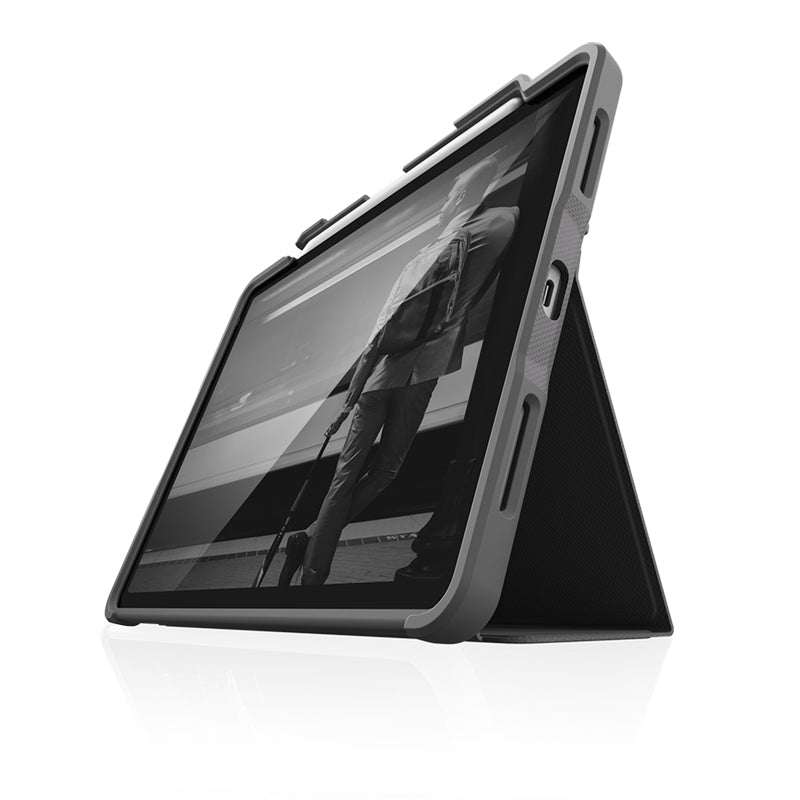 STM Dux Plus – tvirtas dėklas skirtas iPad Air 11 colių M3 (2025) / M2 (2024) / iPad Air 10,9 colių (5–4 kartos) (2022–2020) MIL-STD-810G su Apple Pencil laikikliu (juodas)