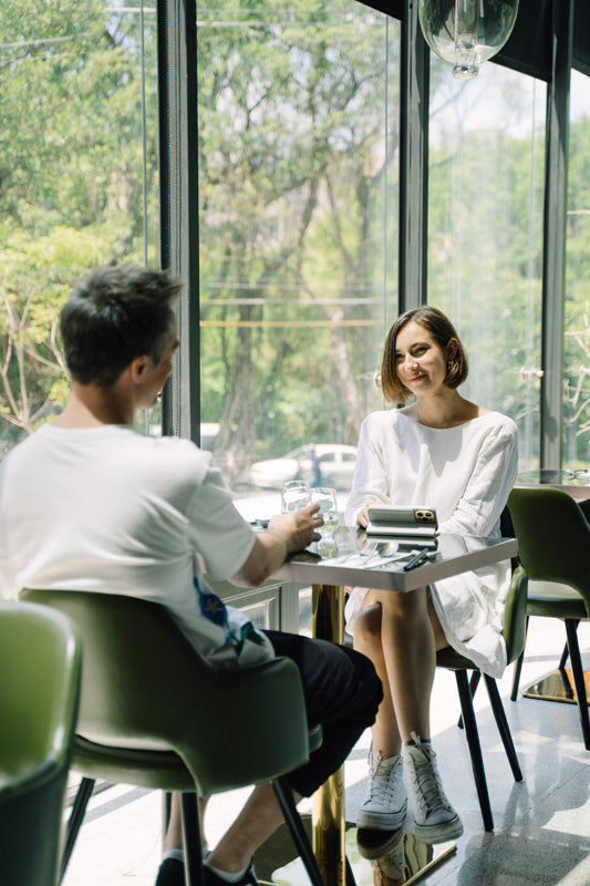 "Moshi Overture MagSafe" dėklas su nuimama magnetine pinigine, skirtas "iPhone 14 Plus" (pilkas)