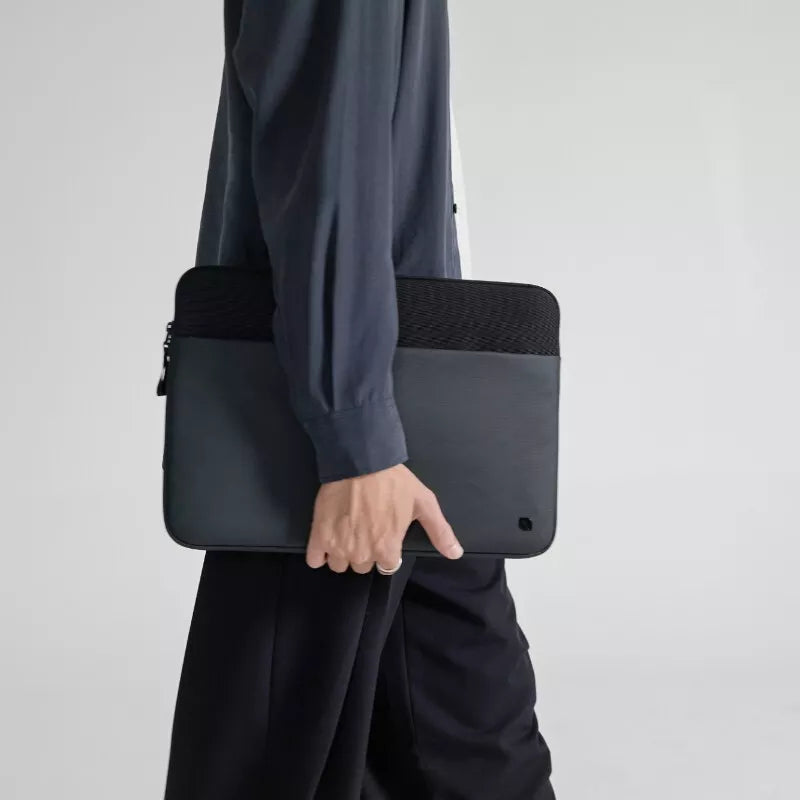 Incase A.R.C. įmautė – dėklas su kišenėle, skirtas MacBook Pro 14" (M4/M3/M2/M1/2024-2021) (pilka)