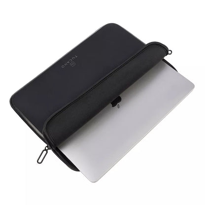 TUCANO Elements 2 – Dangtelis MacBook Air 13” (M4/M3/M2/M1/2025–2018) / Pro 13” (juodas)