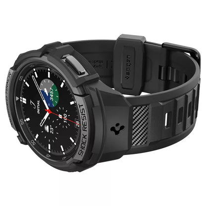 Spigen Rugged Armor Pro - dirželis + dėklas, skirtas „Samsung Galaxy Watch 6 Classic 47 mm“ (juoda)