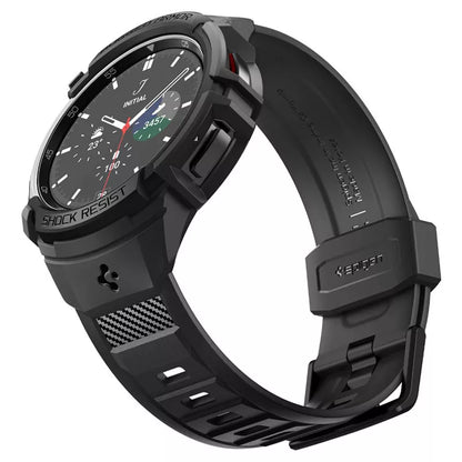 Spigen Rugged Armor Pro - dirželis + dėklas, skirtas „Samsung Galaxy Watch 6 Classic 47 mm“ (juoda)