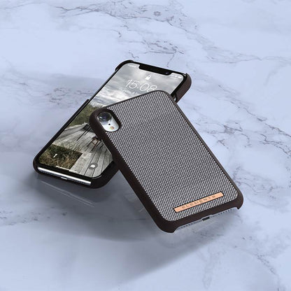 Nordic Elements Saeson Idun – dėklas, skirtas „iPhone XR“ (tamsiai rudas raštas 1)
