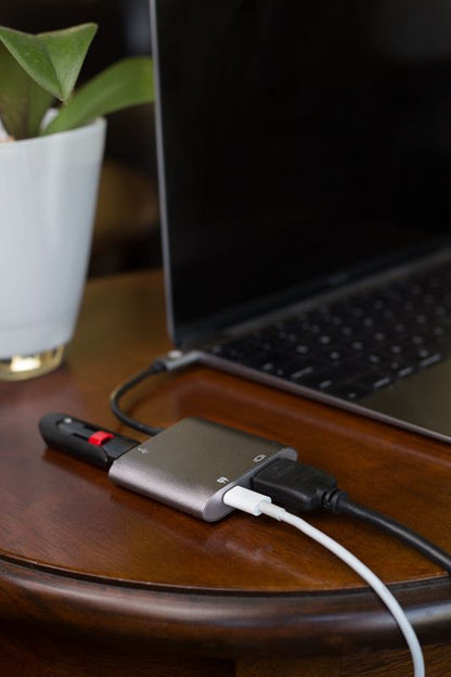 Kanex USB-C VGA adapteris su maitinimo tiekimo funkcija – USB 1,5 A, USB-C maitinimo tiekimas 60 W + VGA Full HD (anoduotas aliuminis)