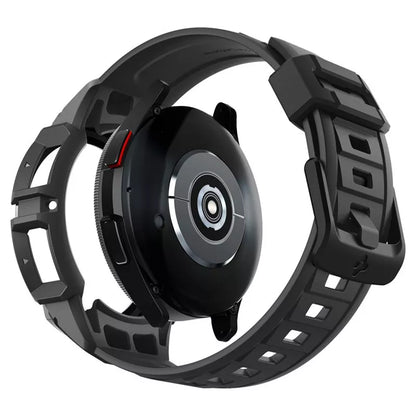 Spigen Rugged Armor Pro - dirželis + dėklas, skirtas „Samsung Galaxy Watch 6 Classic 47 mm“ (juoda)
