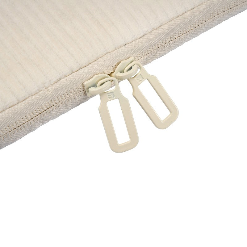 TUCANO Velluto 2 – dėklas „MacBook Air 13" (M4/M3/M2/M1/2025-2018) / Pro 13" / Nešiojamojo kompiuterio 12" (kremas)