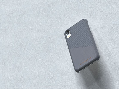 Nordic Elements Original Hel – Dėklas iPhone XR su tikru klevo medžiu (vidutiniškai pilka)