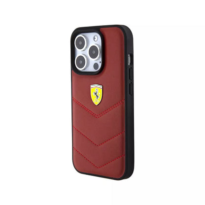 Ferrari Quilted Metal Logo – dėklas iPhone 15 Pro (raudonas)