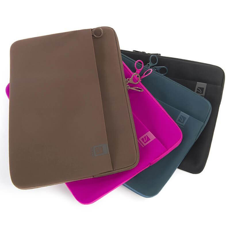 Tucano Top Second Skin – dėklas 13 colių „MacBook Pro“ (M2/M1/2022–2016), 13 colių „MacBook Air“ (M4/M3/M2/2025–2018) (juodas)