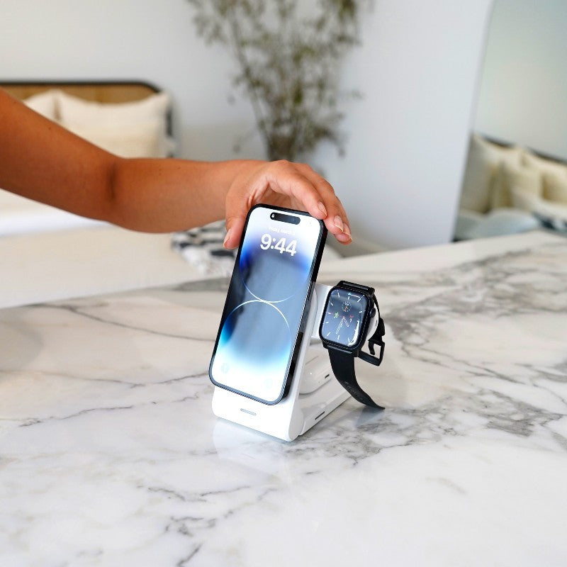 STM ChargeTree MAG – 3-in-1 mobilusis belaidis įkroviklis su MagSafe (baltas)