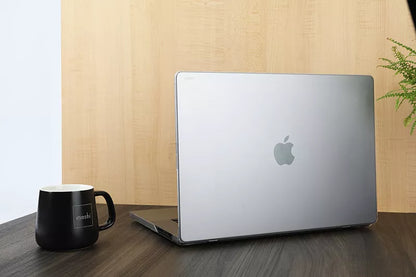 Moshi iGlaze – Kietasis dėklas, skirtas MacBook Air 13.6" M4 (2025) / M3 (2024) / M2 (2022) (Stealth Clear)