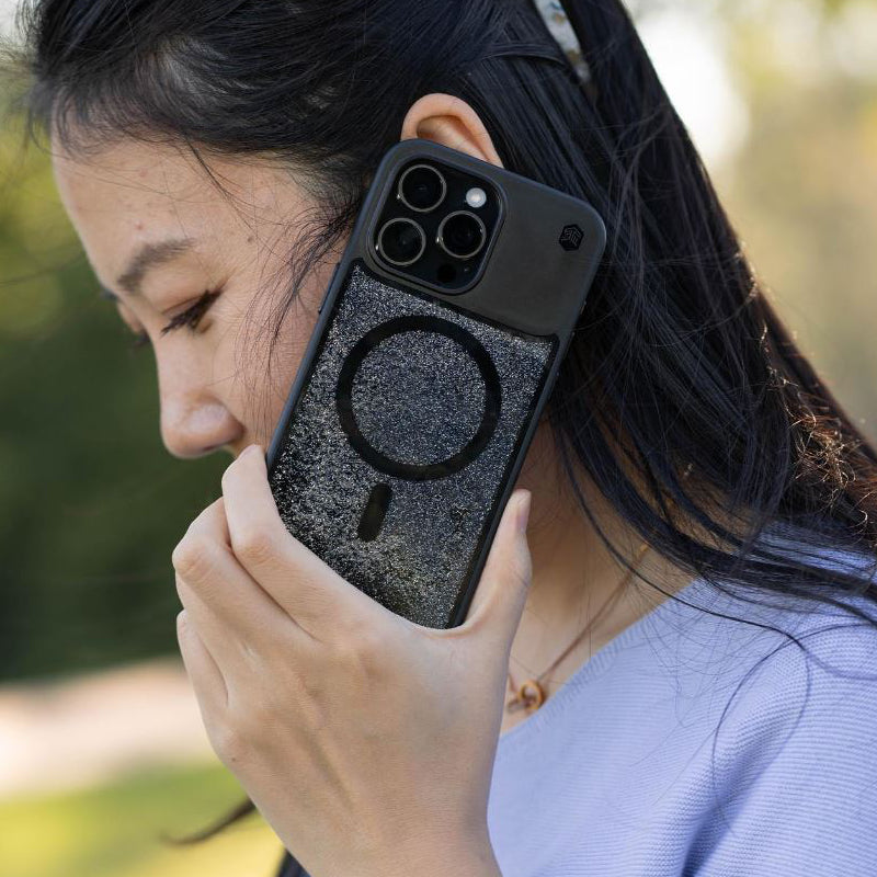 STM Relax Sand MagSafe – dėklas iPhone 15 Pro Max (juodas / pilkas)