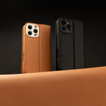 Moshi Overture MagSafe – 3-in-1 odos atverčiamas dėklas, skirtas „iPhone 16 Pro“ (karamelinis rudas)