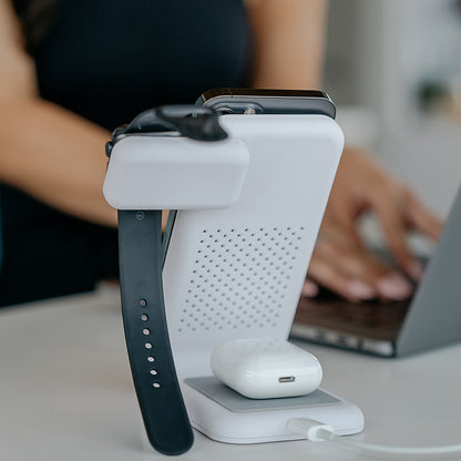 STM ChargeTree Swing 3-in-1 įkrovimo stotelė telefonui, „AirPods“, „Apple Watch“ – balta