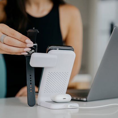 STM ChargeTree Swing 3-in-1 įkrovimo stotelė telefonui, „AirPods“, „Apple Watch“ – balta