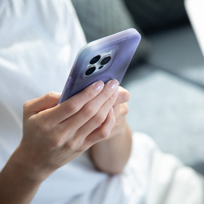 Incase Halo MagSafe dėklas – „iPhone 16“ dėklas („Oil Slick Lilac“)