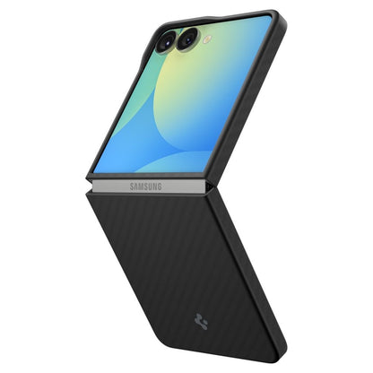 Spigen Airskin Aramid – Dėklas, skirtas Samsung Galaxy Z Flip 7 (juodas)