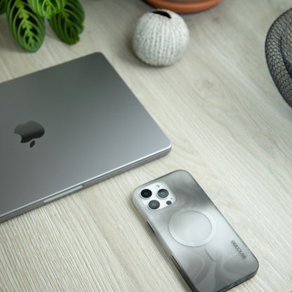 Incase Halo dėklas MagSafe – dėklas „iPhone 16“ (Oil Slick Smoke)