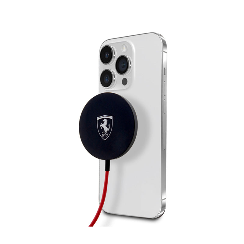 Ferrari MagSafe Shield Logo – 15W MagSafe indukcinis įkroviklis (juodas)