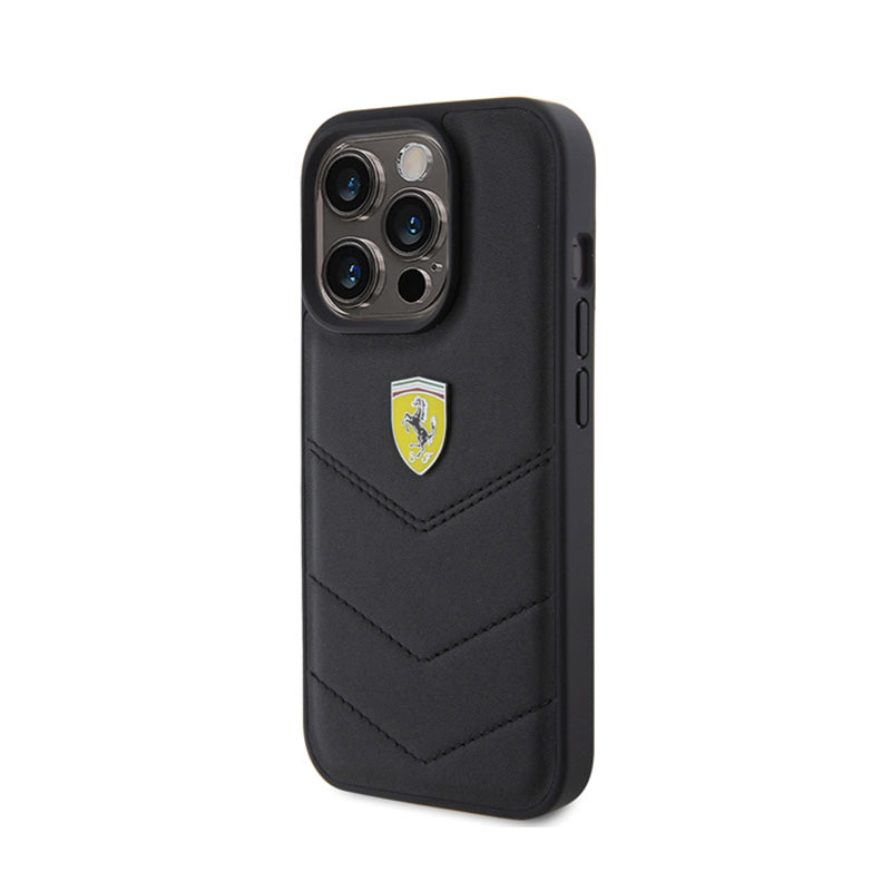 Ferrari dygsniuotas metalo logotipas – dėklas, skirtas iPhone 15 Pro (juodas)