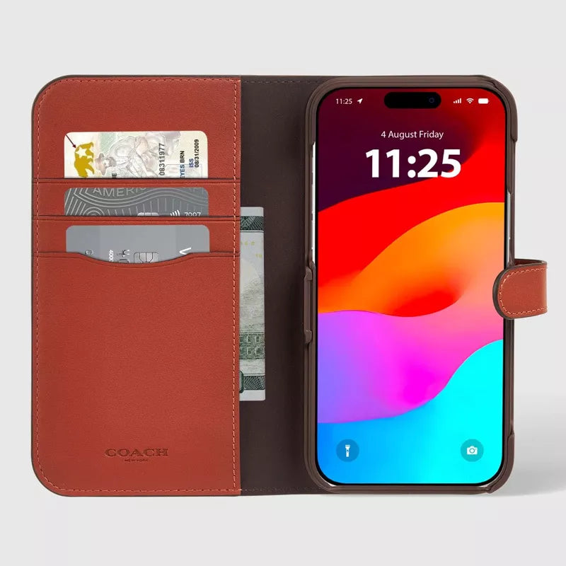 Dėklas Coach Folio Signature C – 2-in-1 dėklas su atverčiamu dangteliu iPhone 15 Pro Max (įdegio spalvos)