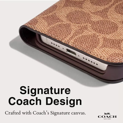 Dėklas Coach Folio Signature C – 2-in-1 dėklas su atverčiamu dangteliu iPhone 15 Pro Max (įdegio spalvos)